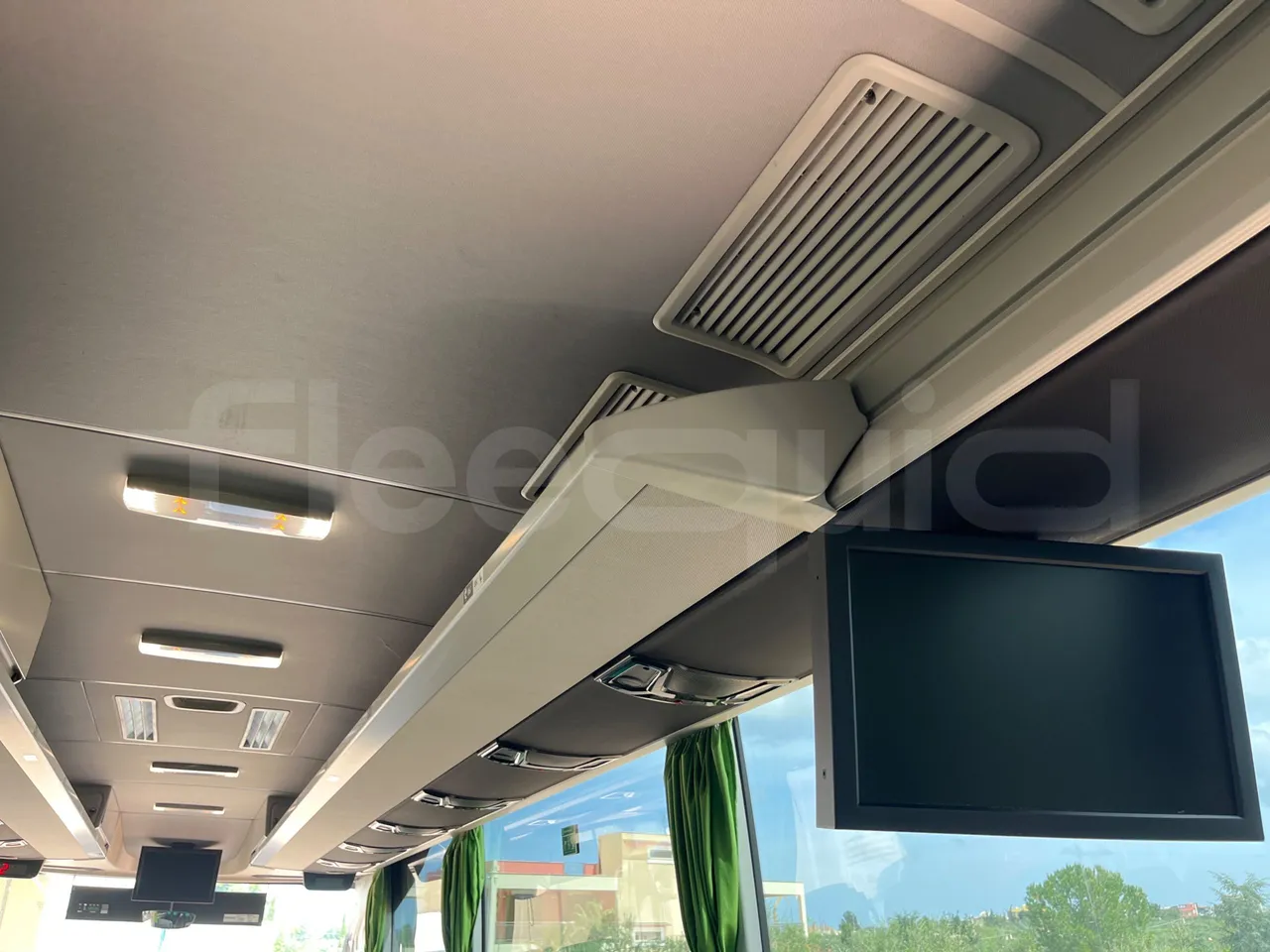 Mercedes-Benz Tourismo MB E 16/2 RHD - Euro 6 -  315 kW -  13.115 mt - monitor detail photo