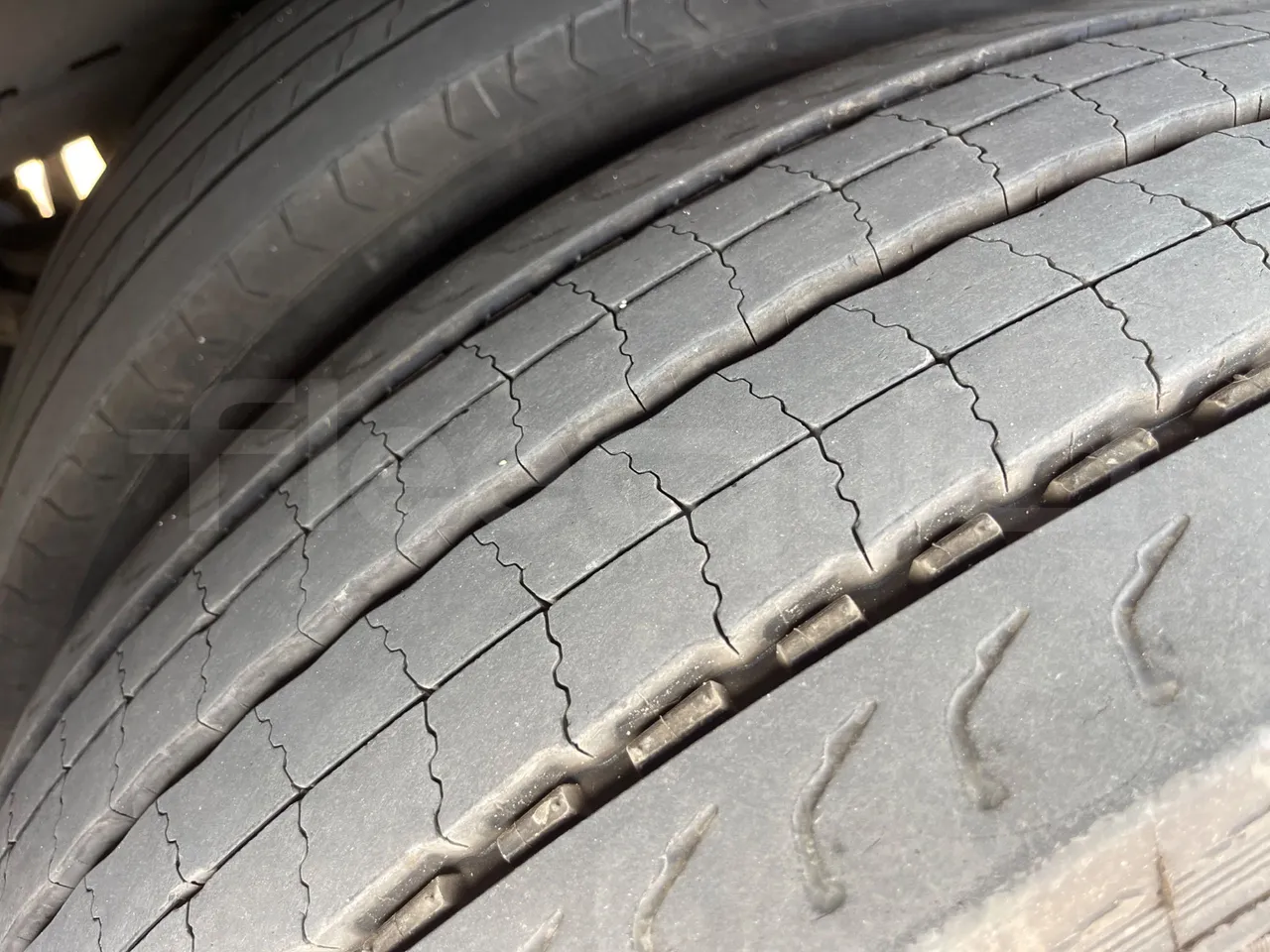 Mercedes-Benz Tourismo MB E 16/2 RHD - Euro 6 -  315 kW -  13.115 mt - tread condition front tires left