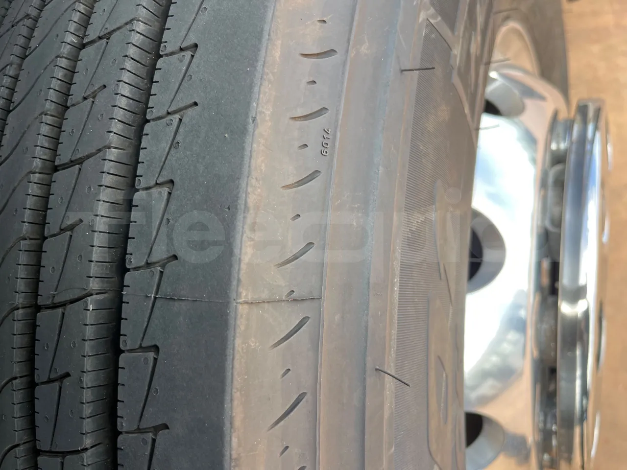 Mercedes-Benz Tourismo MB E 16/2 RHD - Euro 6 -  315 kW -  13.115 mt - tread condition front tires right