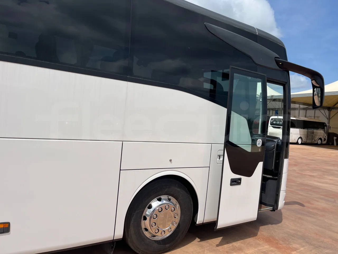 Mercedes-Benz Tourismo MB E 16/2 RHD - Euro 6 -  315 kW -  13.115 mt - platform open photo