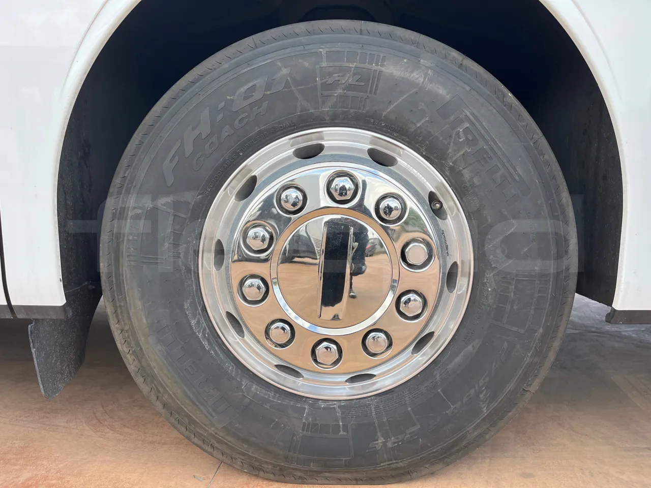 Mercedes-Benz Tourismo MB E 16/2 RHD - Euro 6 -  315 kW -  13.115 mt - front left tire measurements