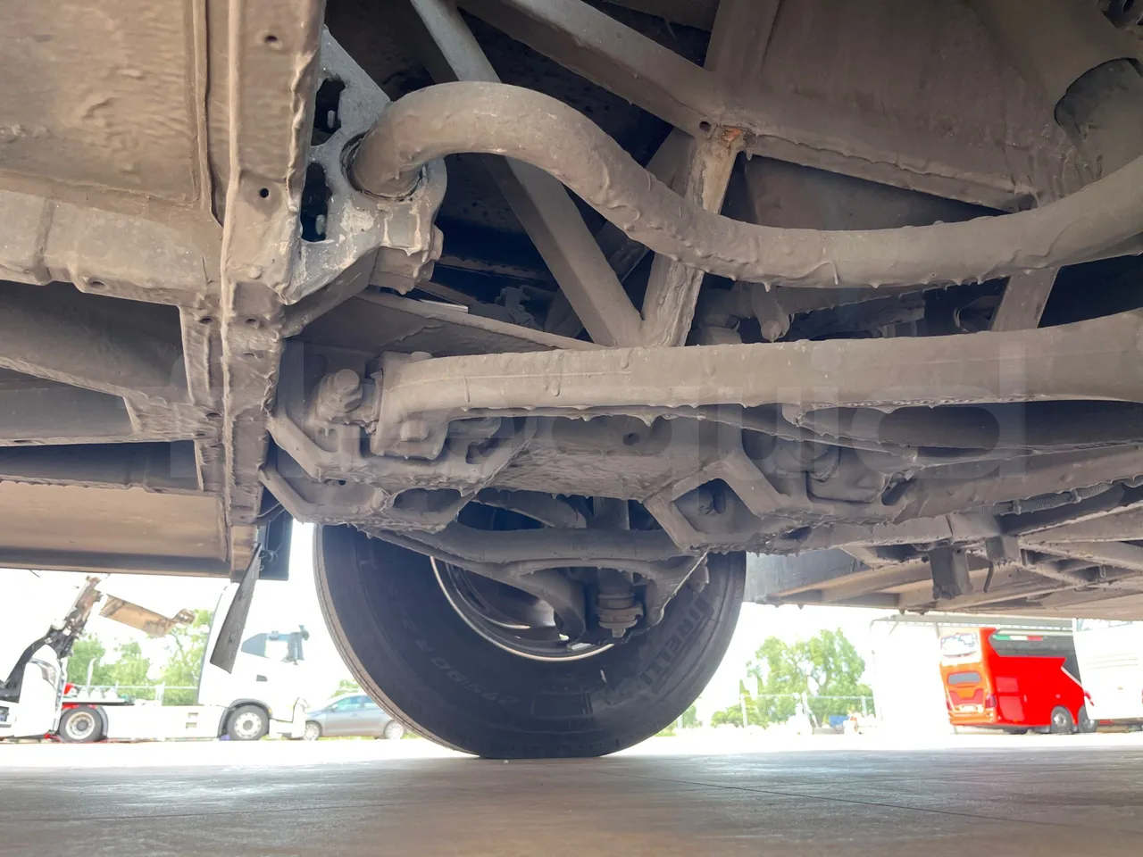 Mercedes-Benz Tourismo MB E 16/2 RHD - Euro 6 -  315 kW -  13.115 mt - front axle left side