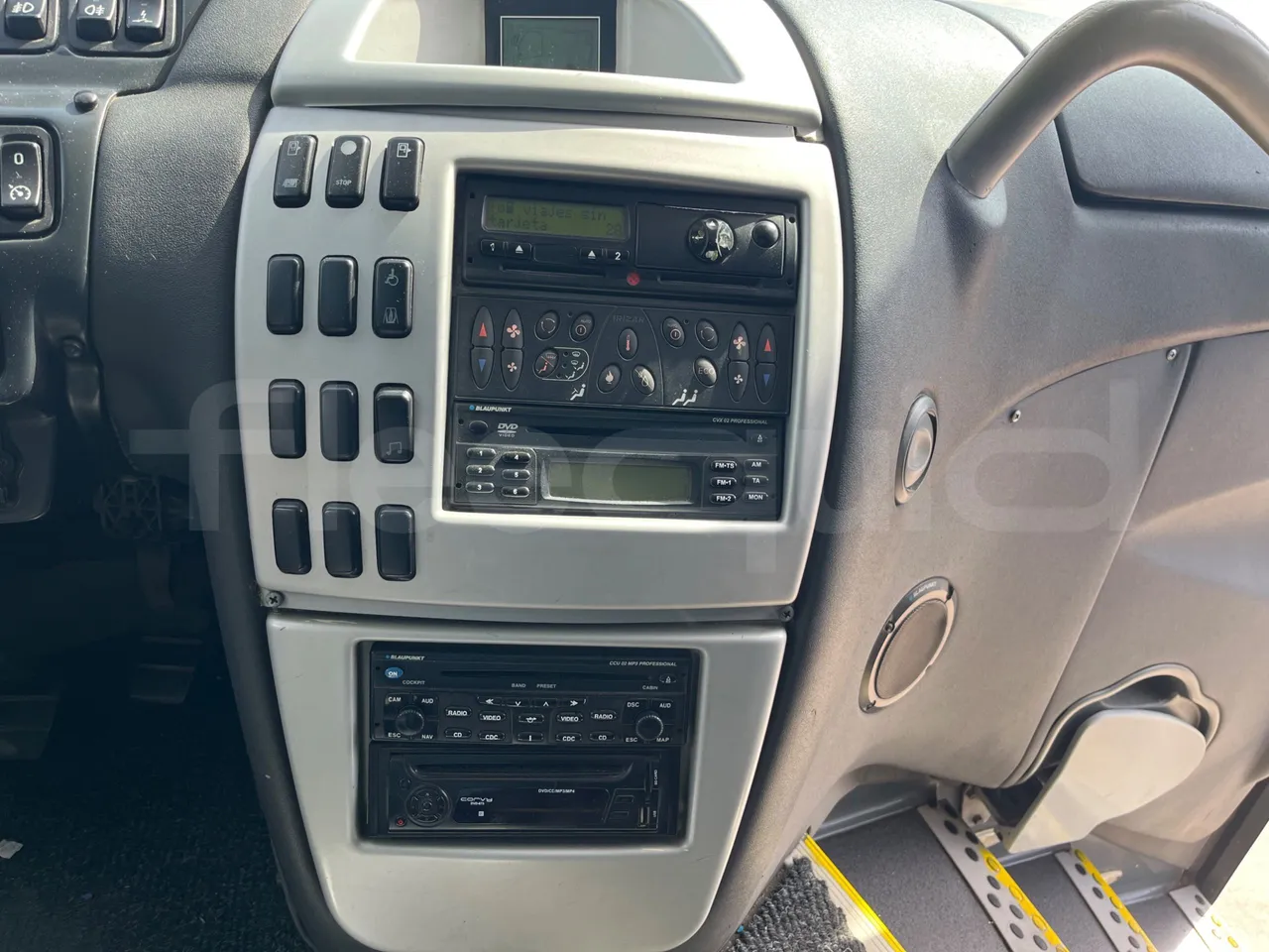 Scania 13BEX2E K440EB6X - EUR5 - 324kW - 14.980m - radio accessories photo