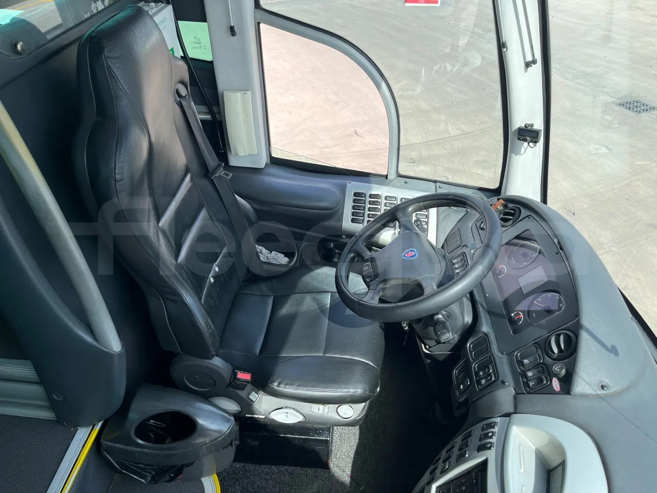 Scania 13BEX2E K440EB6X - EUR5 - 324kW - 14.980m - driver's seat photo