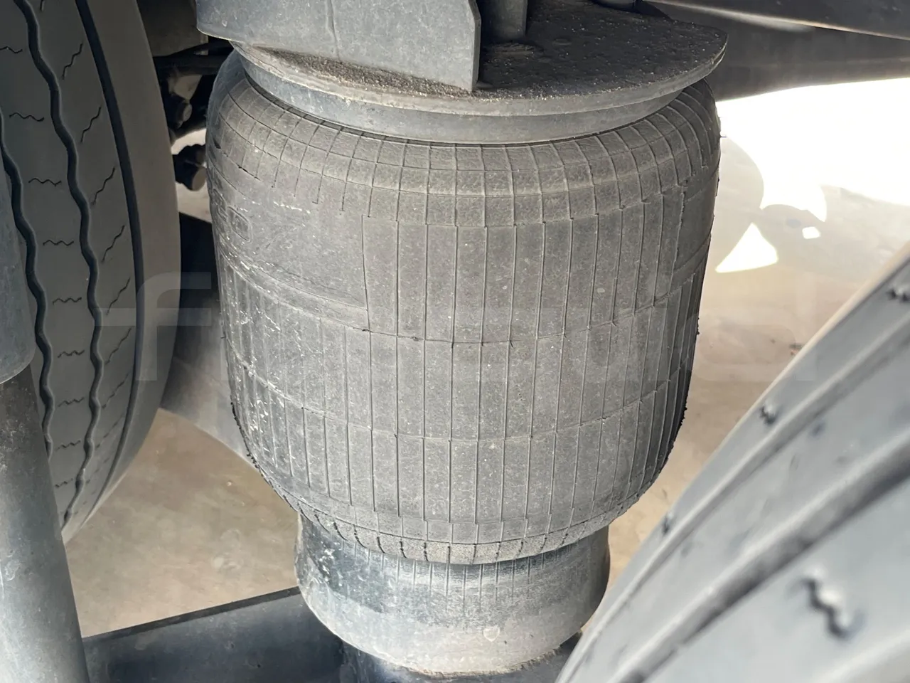 Scania 13BEX2E K440EB6X - EUR5 - 324kW - 14.980m - axle 3 air springs 1 left
