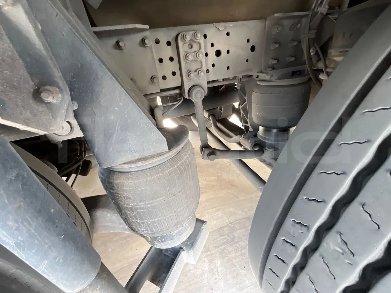 Scania 13BEX2E K440EB6X - EUR5 - 324kW - 14.980m - axle 3 air springs 2 left