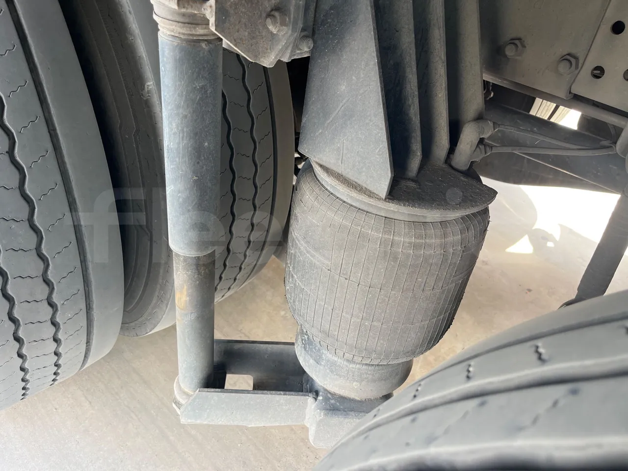 Scania 13BEX2E K440EB6X - EUR5 - 324kW - 14.980m - axel 3 shock absorbers 1 left
