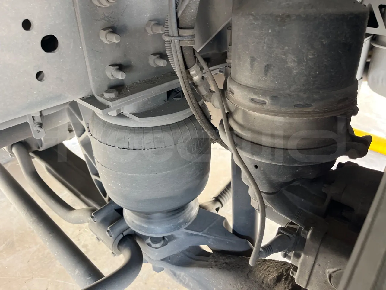 Scania 13BEX2E K440EB6X - EUR5 - 324kW - 14.980m - axel 3 shock absorbers 2 left