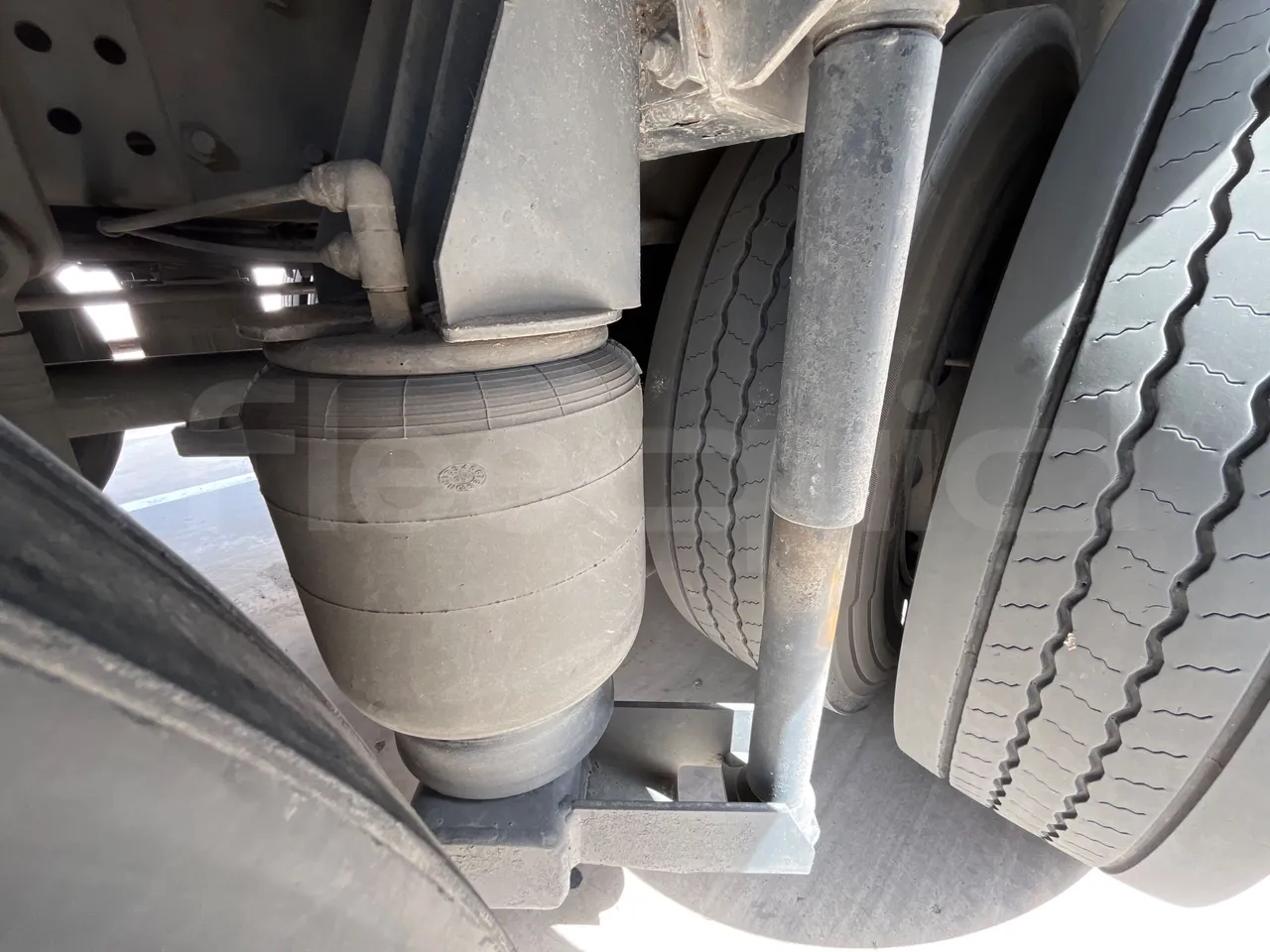 Scania 13BEX2E K440EB6X - EUR5 - 324kW - 14.980m - axel 3 shock absorbers 2 right
