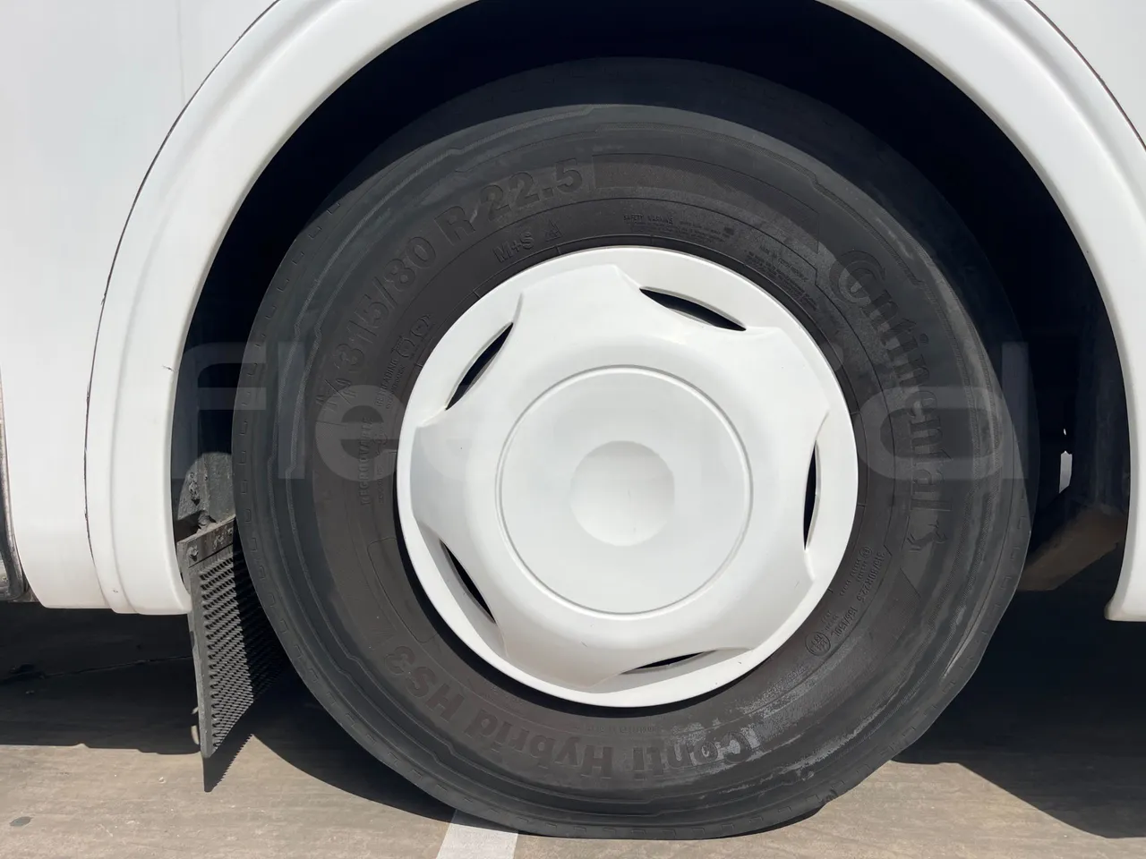 Scania 13BEX2E K440EB6X - EUR5 - 324kW - 14.980m - front left tire measurements