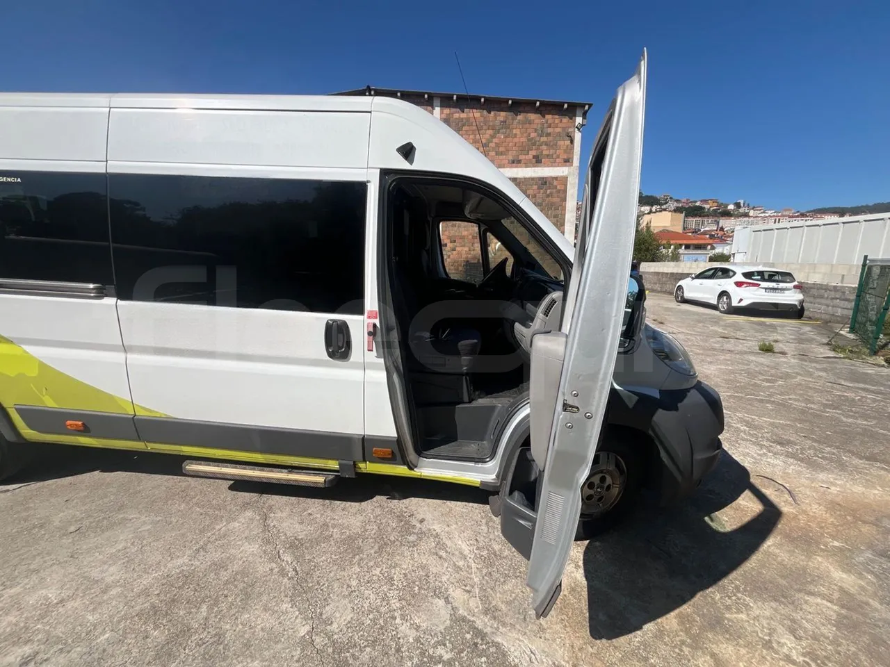 Peugeot 17P 440 BOXER L4H2 -EURO4 - 6.4 m -115,5kW - front door 2 open
