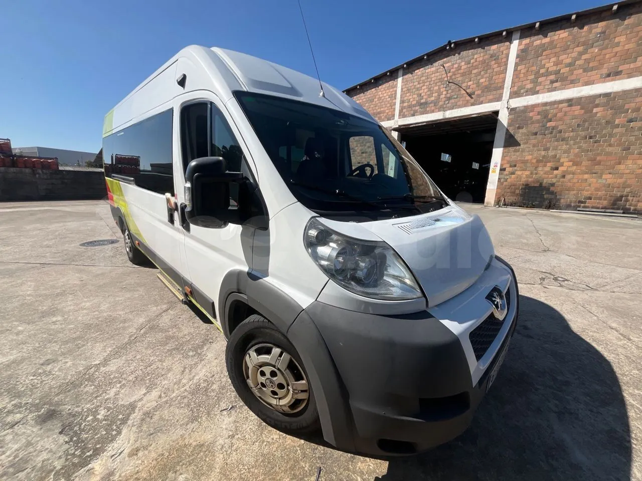 Peugeot 17P 440 BOXER L4H2 -EURO4 - 6.4 m -115,5kW - 3/4 front right doors