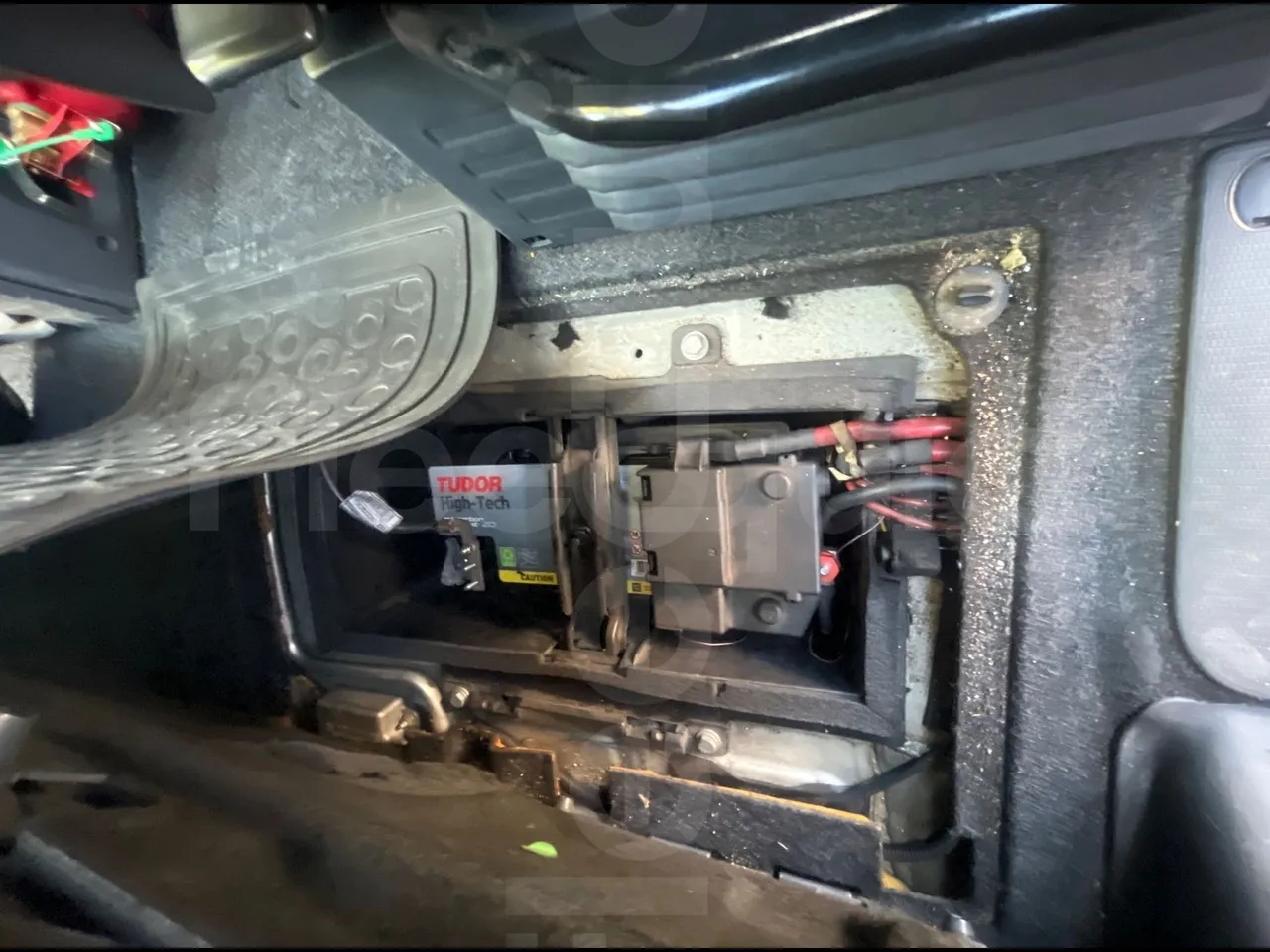 Peugeot 17P 440 BOXER L4H2 -EURO4 - 6.4 m -115,5kW - external compartments photo