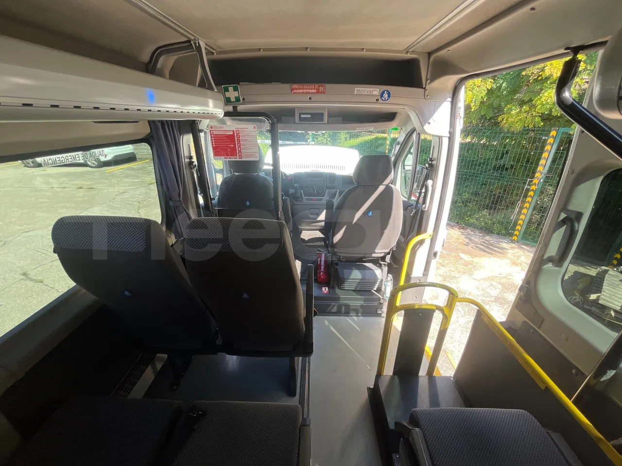 Peugeot 17P 440 BOXER L4H2 -EURO4 - 6.4 m -115,5kW - forward view middle aisle