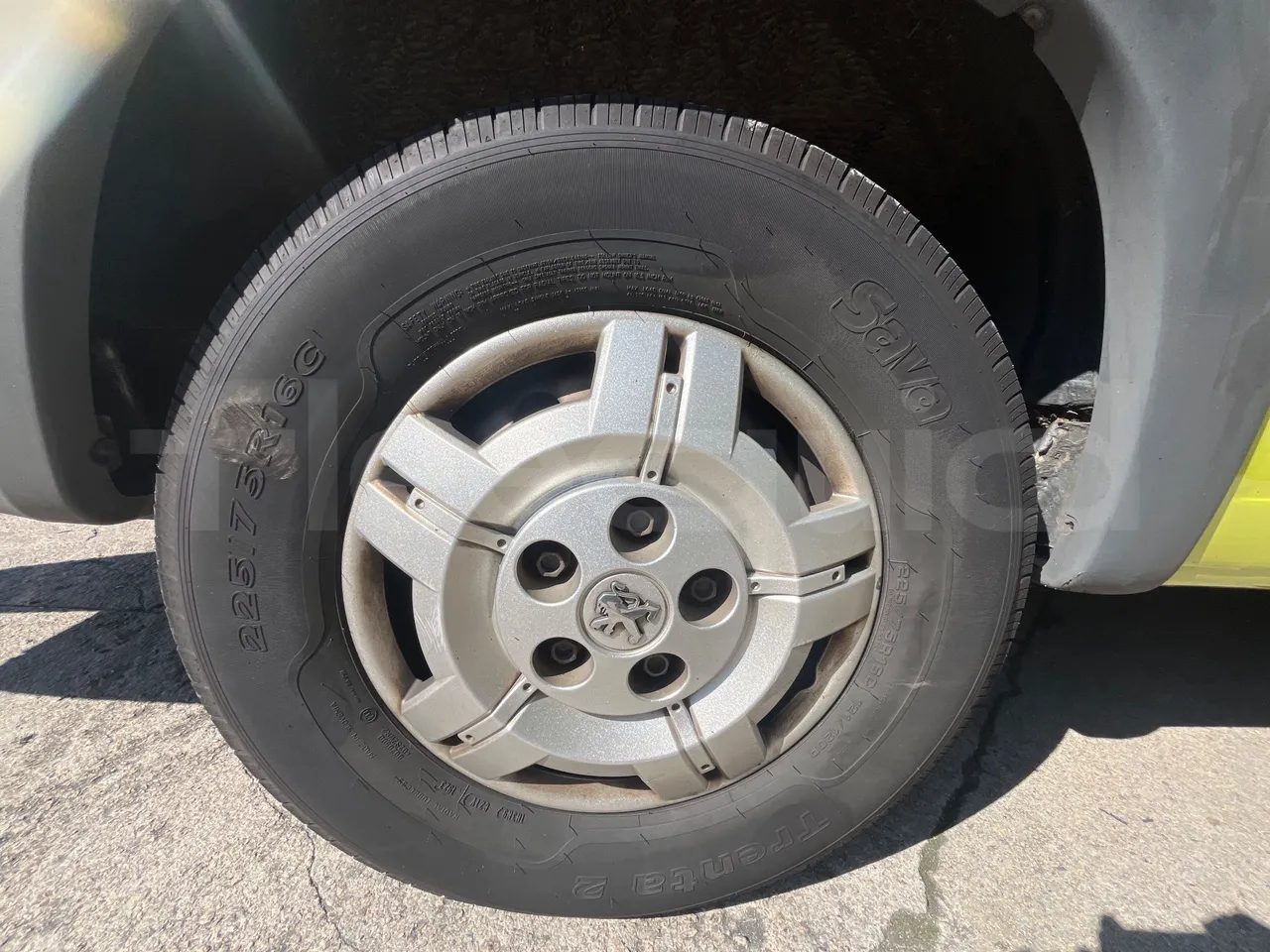 Peugeot 17P 440 BOXER L4H2 -EURO4 - 6.4 m -115,5kW - tread condition front tires left