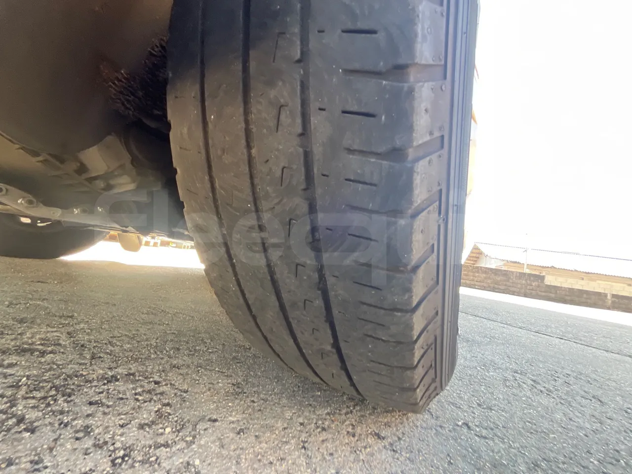 Peugeot 17P 440 BOXER L4H2 -EURO4 - 6.4 m -115,5kW - tread condition third axle tires right
