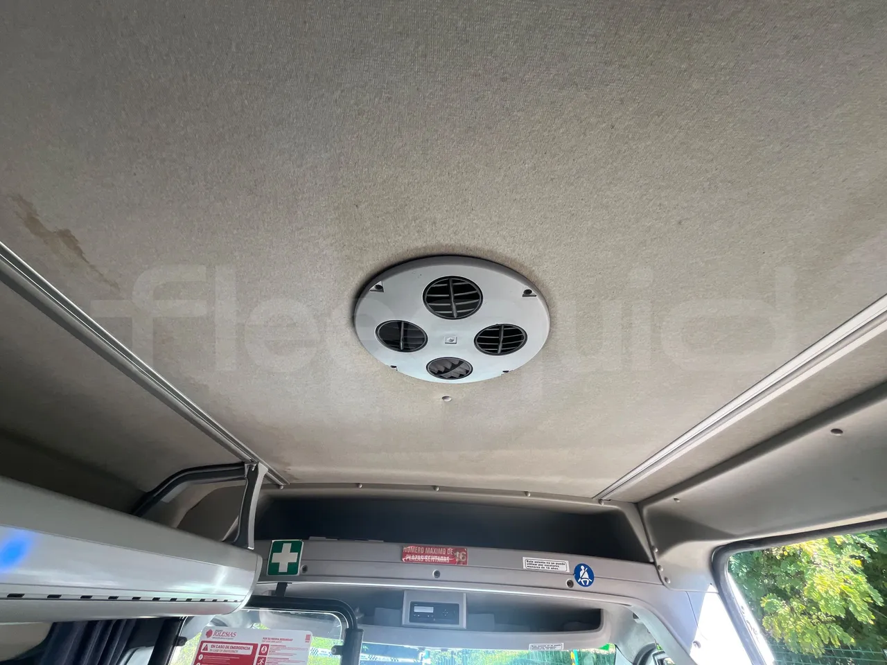 Peugeot 17P 440 BOXER L4H2 -EURO4 - 6.4 m -115,5kW - power outlets detail
