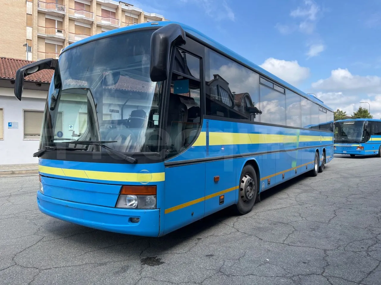 Setra S319 - 3/4 front left