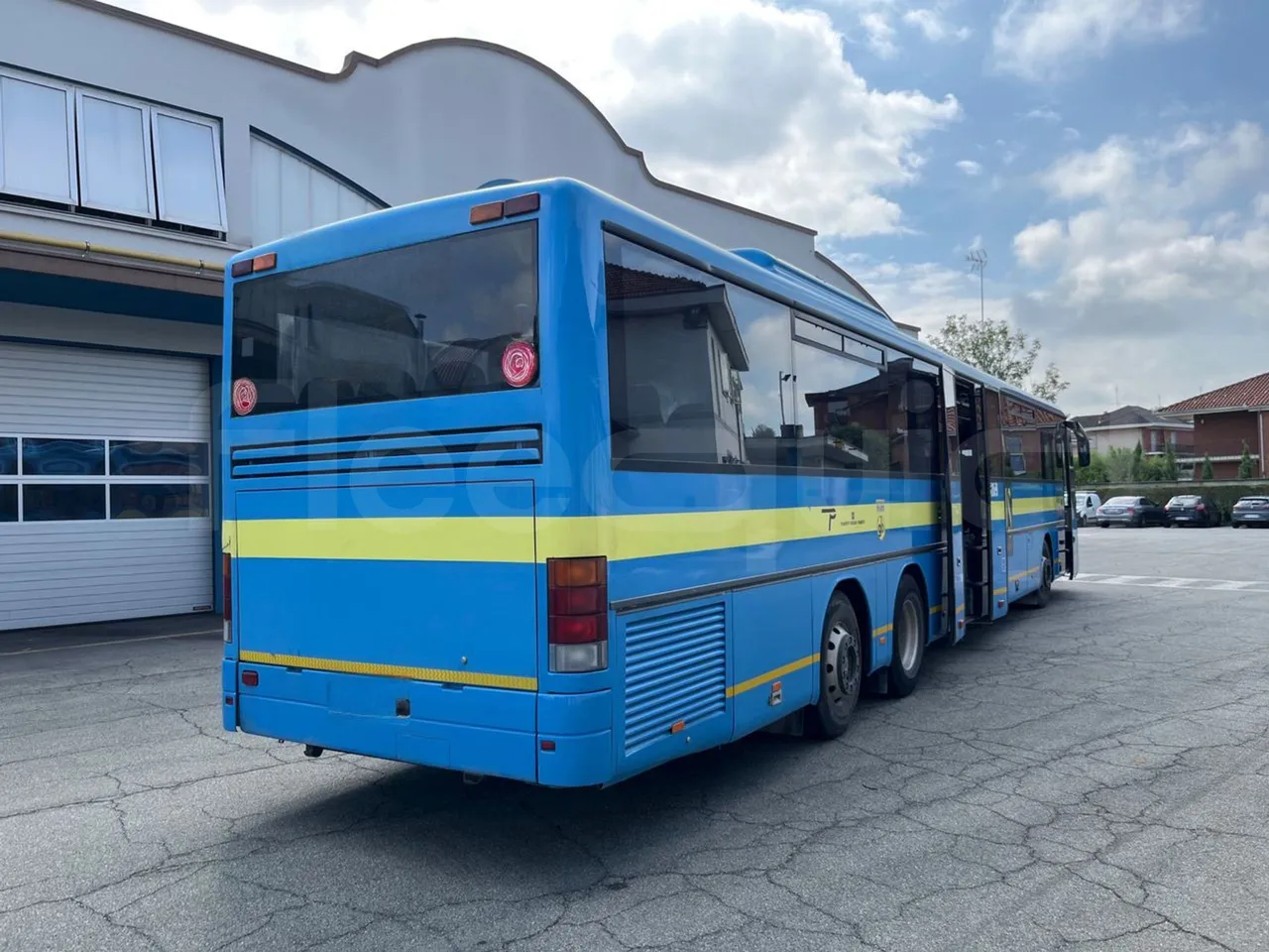Setra S319 - 3/4 right rear doors open