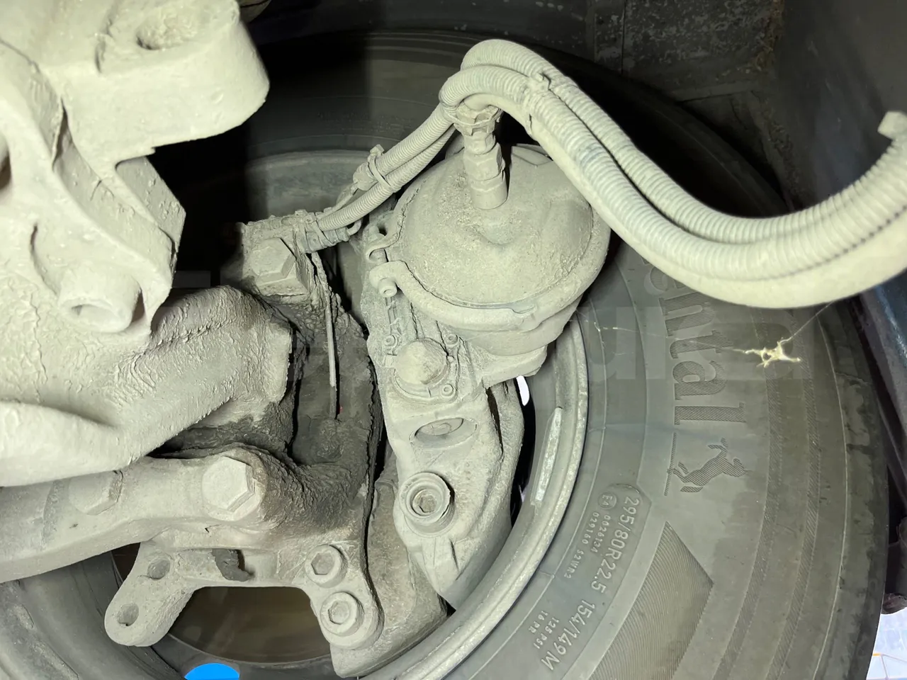 Setra S319 - axel 3 caliper brakes right