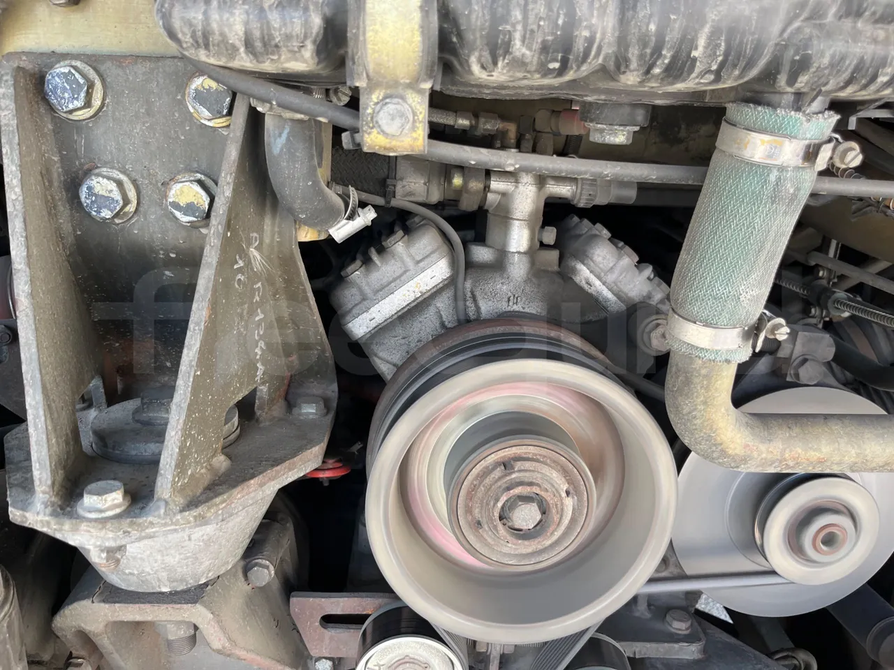 Setra S319 - air conditioning compressor