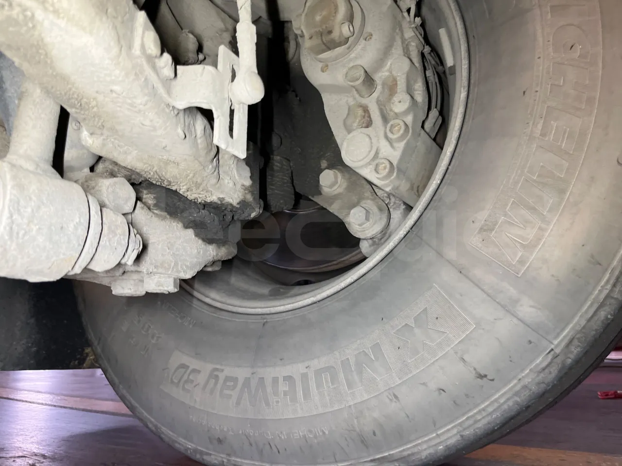 Setra S319 - front discs left