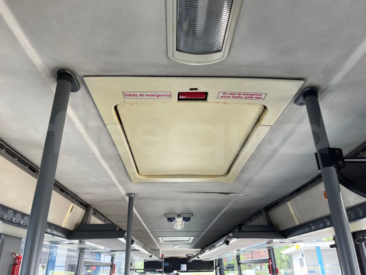 Setra S319 - roof hatch 1
