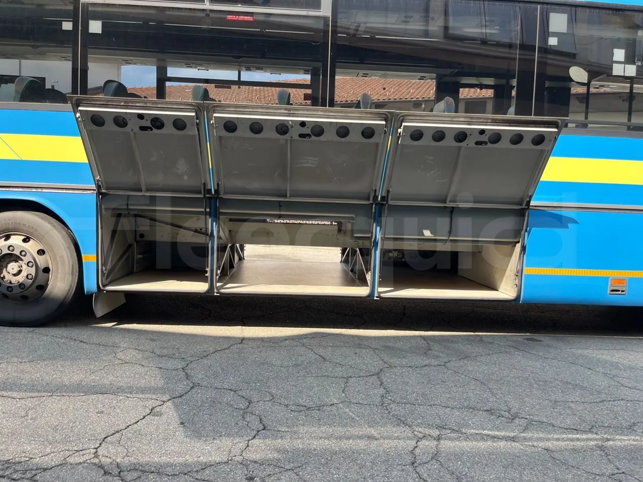 Setra S319 - luggage rack photo