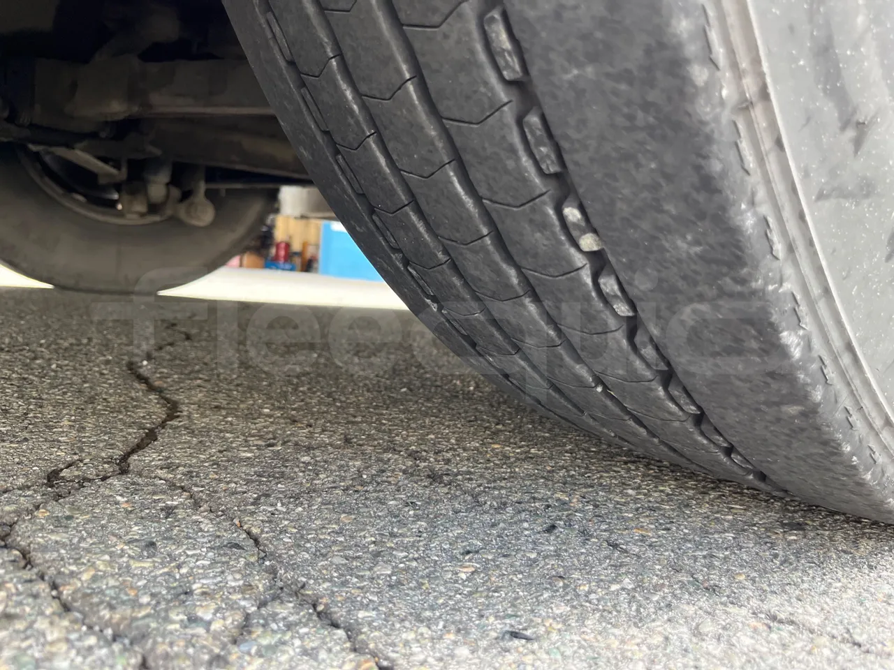 Setra S319 - tread condition front tires right
