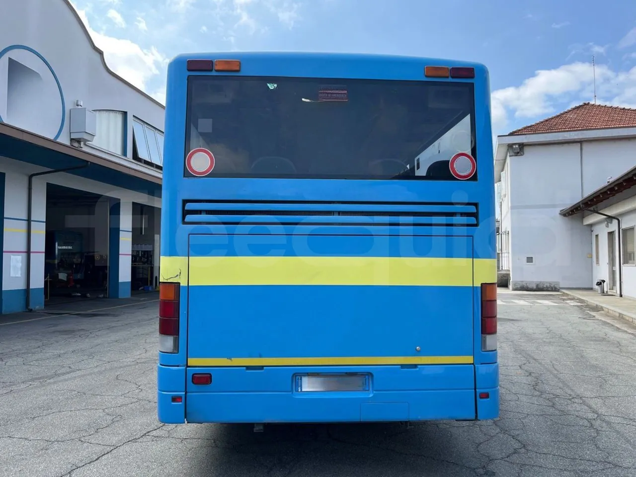 Setra S319 - rear hatch closed