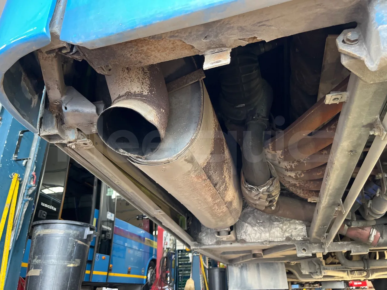 Setra S319 - axel 3 shock absorbers 1 left