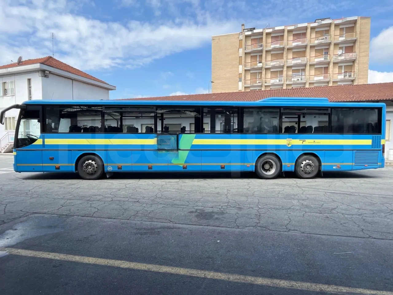 Setra S319 - left side photo
