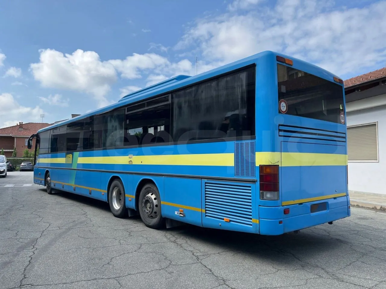 Setra S319 - right side doors open