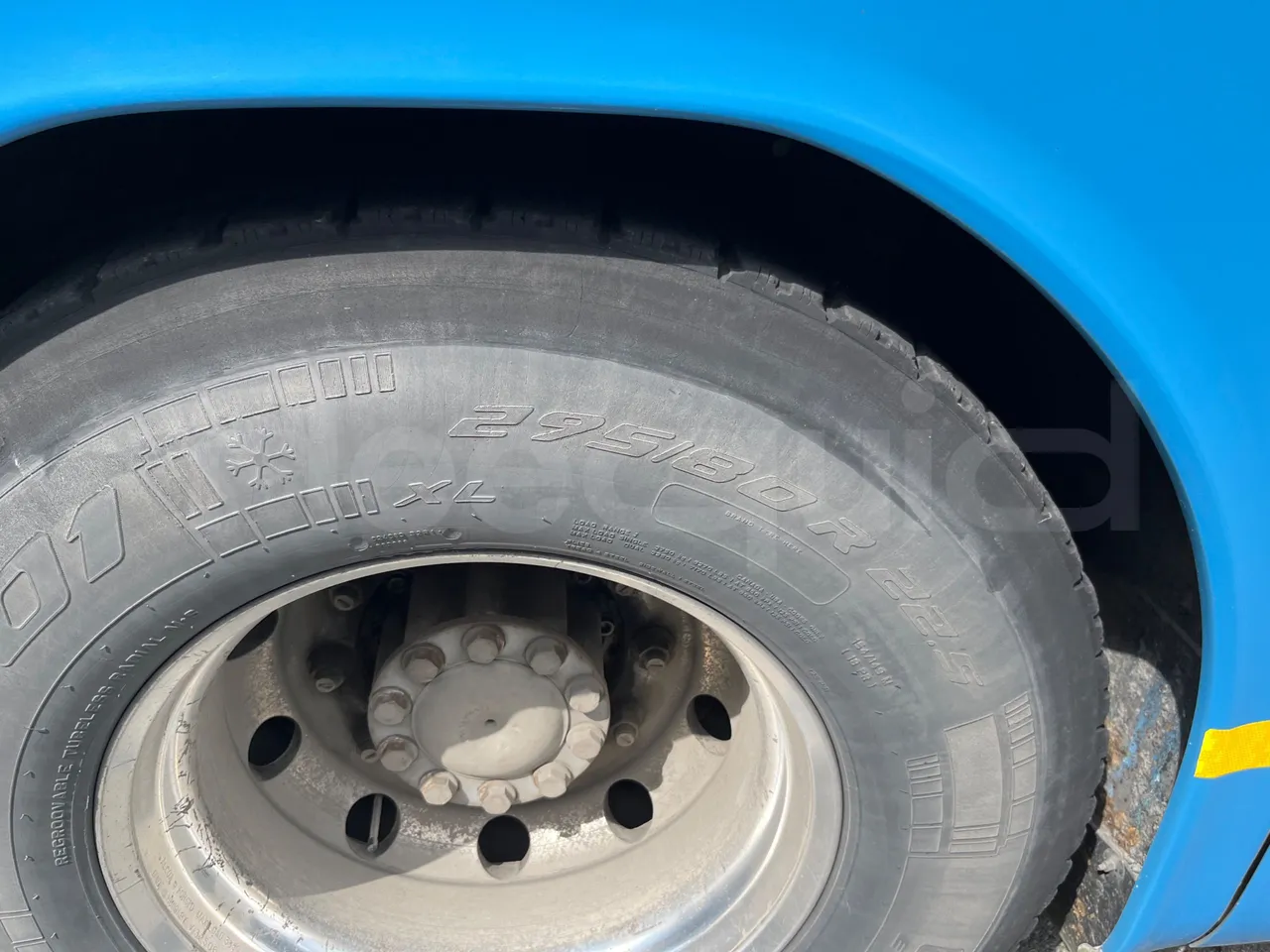 Setra S319 - rear left tire photo