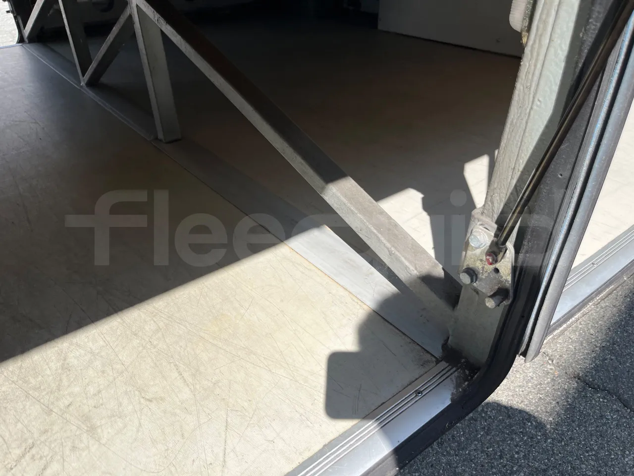 Setra S319 - under carpet photo