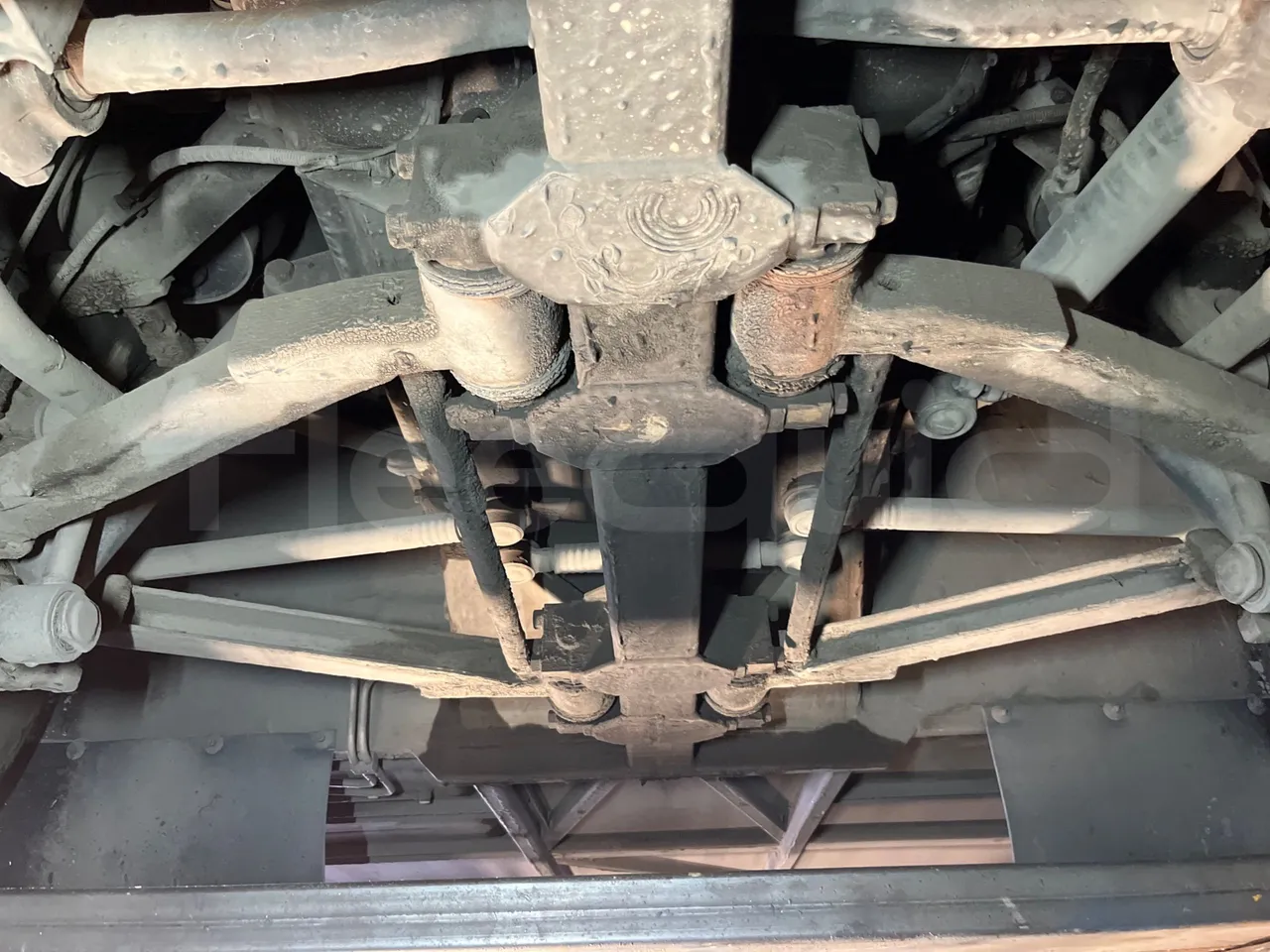 Setra S319 - front axle central