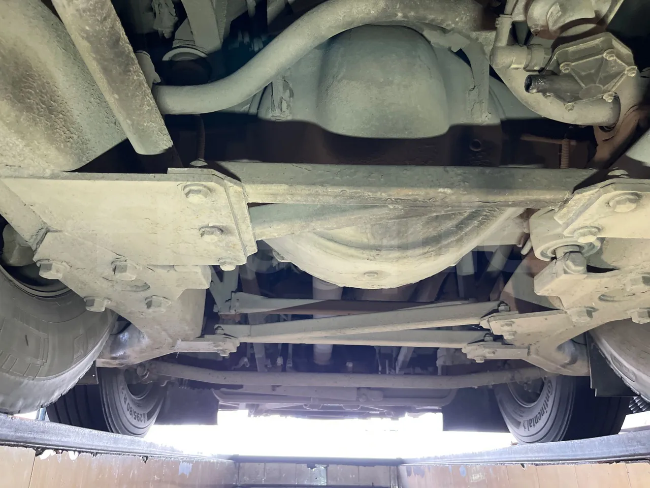 Setra S319 - axle 3 central