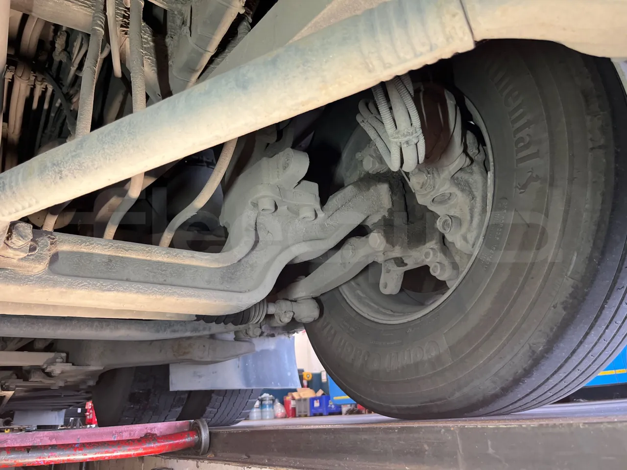 Setra S319 - axle 3 right side