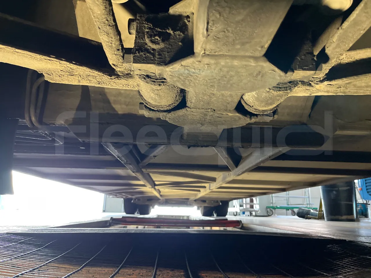 Setra S319 - central undercarriage photo