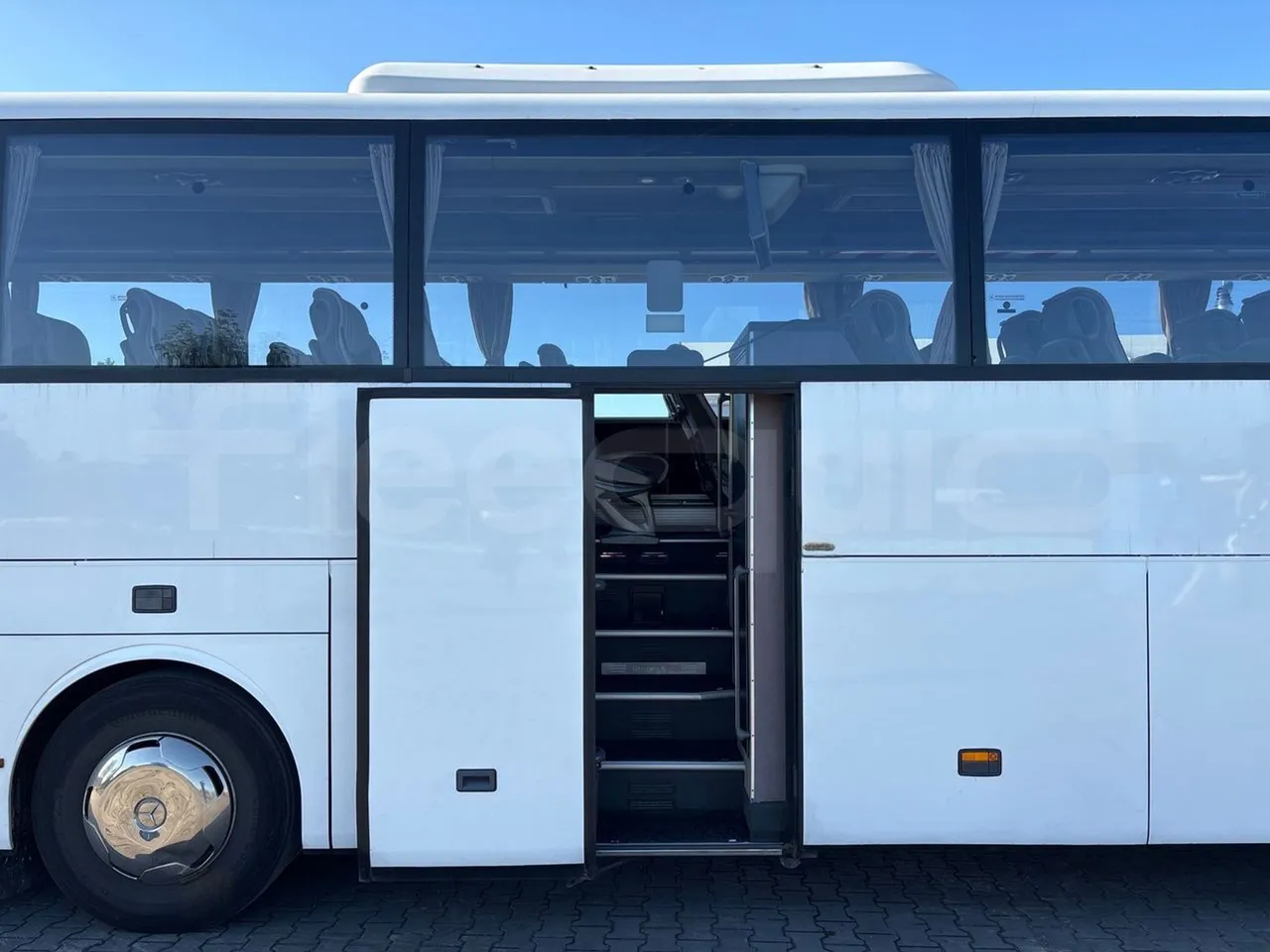 Mercedes-Benz Tourismo 632 02 -EURO5 - 315kw - 12.96 m - front door 2 open