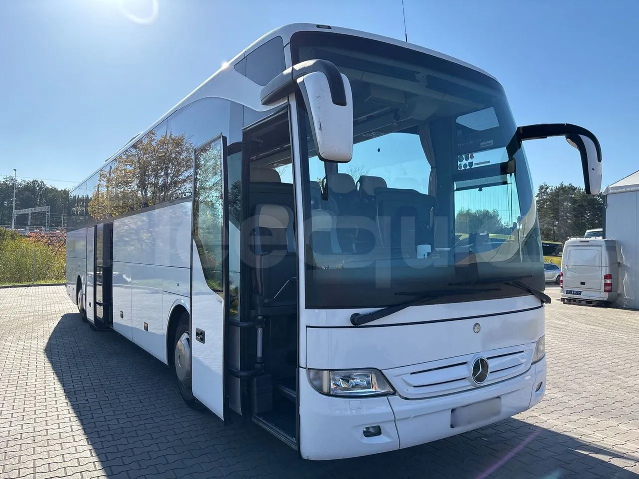Mercedes-Benz Tourismo 632 02 -EURO5 - 315kw - 12.96 m - 3/4 right front doors open