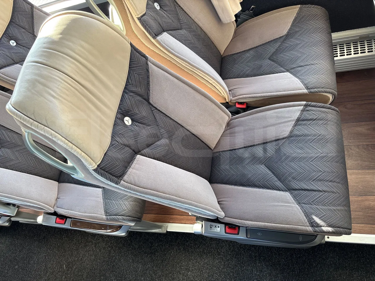Mercedes-Benz Tourismo 632 02 -EURO5 - 315kw - 12.96 m - single seat detail