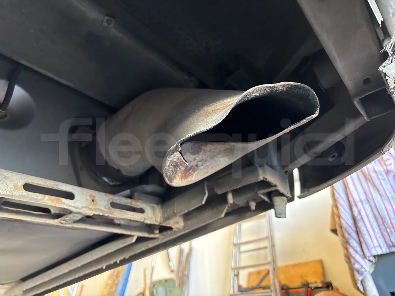 Mercedes-Benz Tourismo 632 02 -EURO5 - 315kw - 12.96 m - exhaust photo