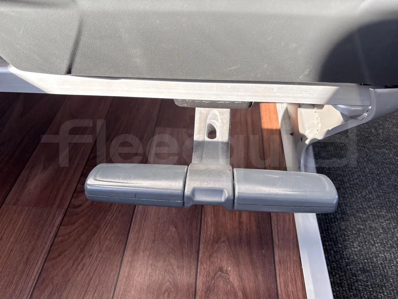 Mercedes-Benz Tourismo 632 02 -EURO5 - 315kw - 12.96 m - footrest detail photo