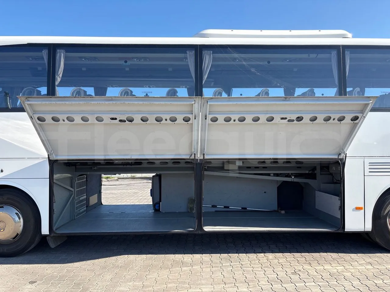 Mercedes-Benz Tourismo 632 02 -EURO5 - 315kw - 12.96 m - luggage rack photo