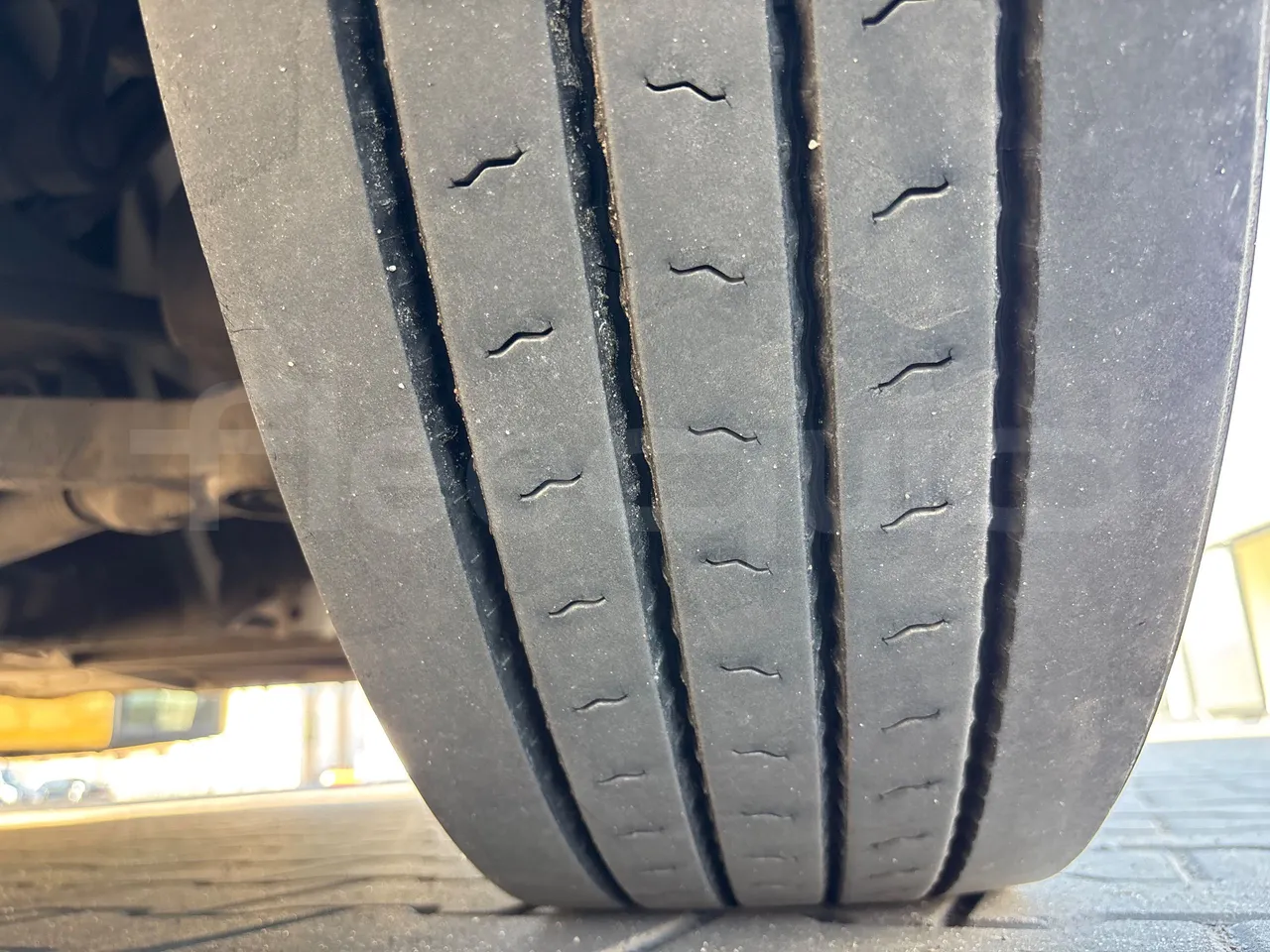Mercedes-Benz Tourismo 632 02 -EURO5 - 315kw - 12.96 m - tread condition front tires right