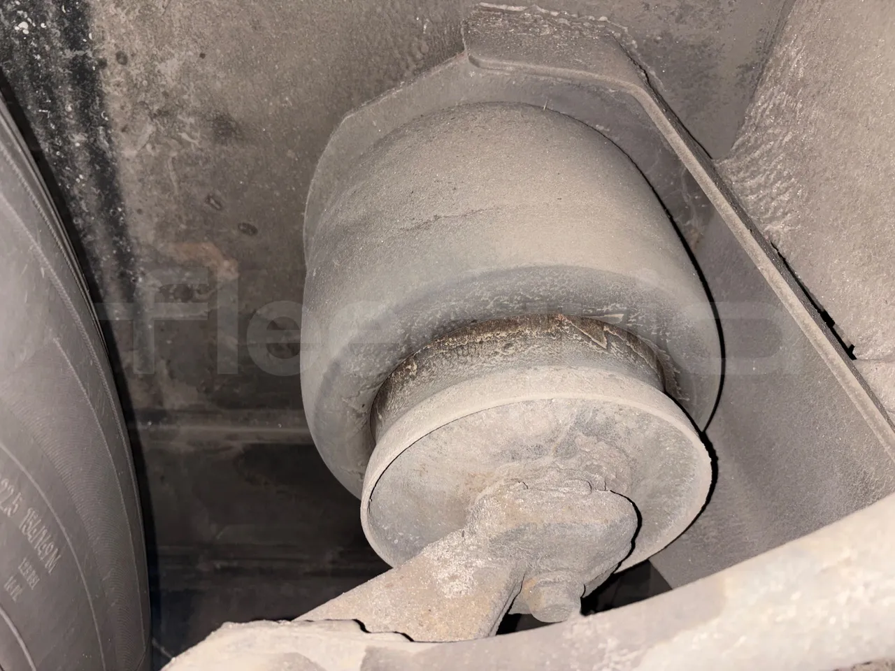 Mercedes-Benz Tourismo 632 02 -EURO5 - 315kw - 12.96 m - axle 3 air springs 2 left