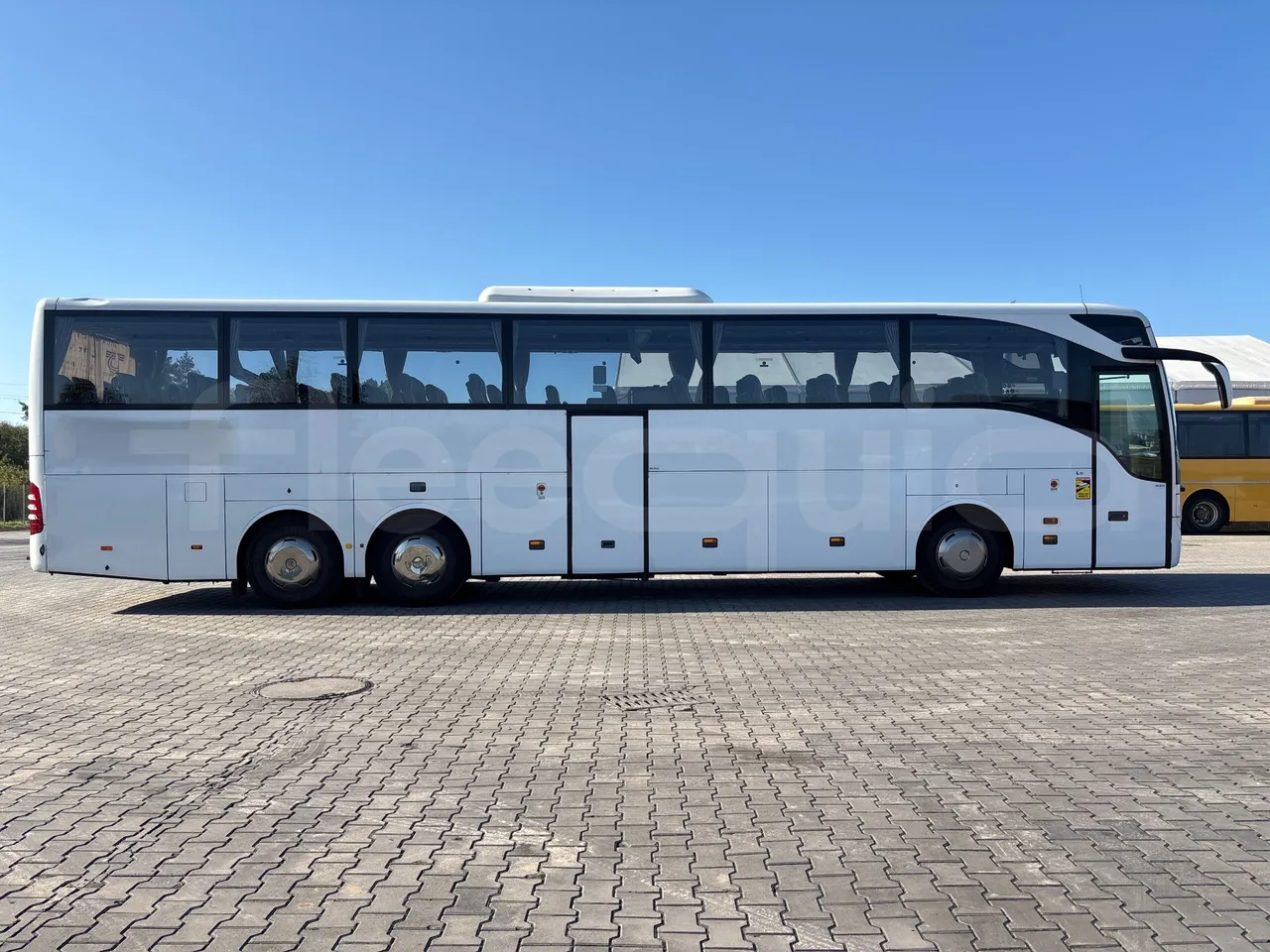 Mercedes-Benz Tourismo 632 02 -EURO5 - 315kw - 12.96 m - right side doors closed