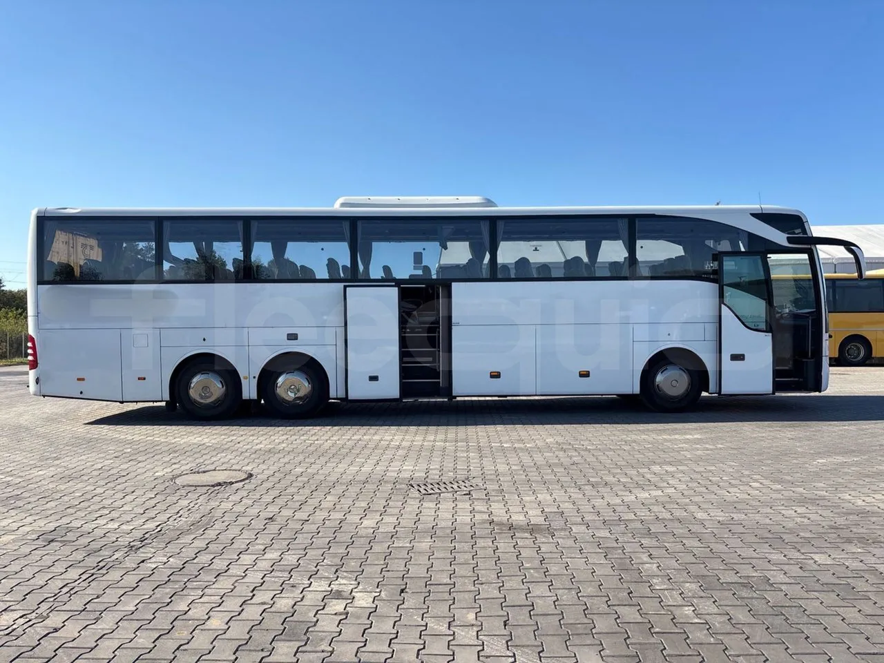 Mercedes-Benz Tourismo 632 02 -EURO5 - 315kw - 12.96 m - right side doors open