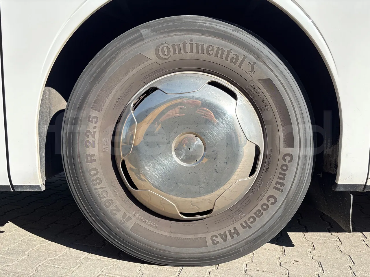 Mercedes-Benz Tourismo 632 02 -EURO5 - 315kw - 12.96 m - front left tire measurements